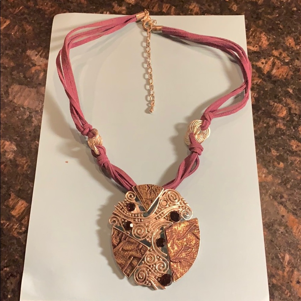 Gorgeous choker necklace